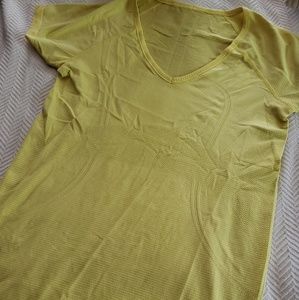 Swiftly Tech Running T-Shirt V-Neck Lemon